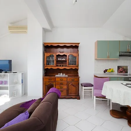 Snjezana Apartment *